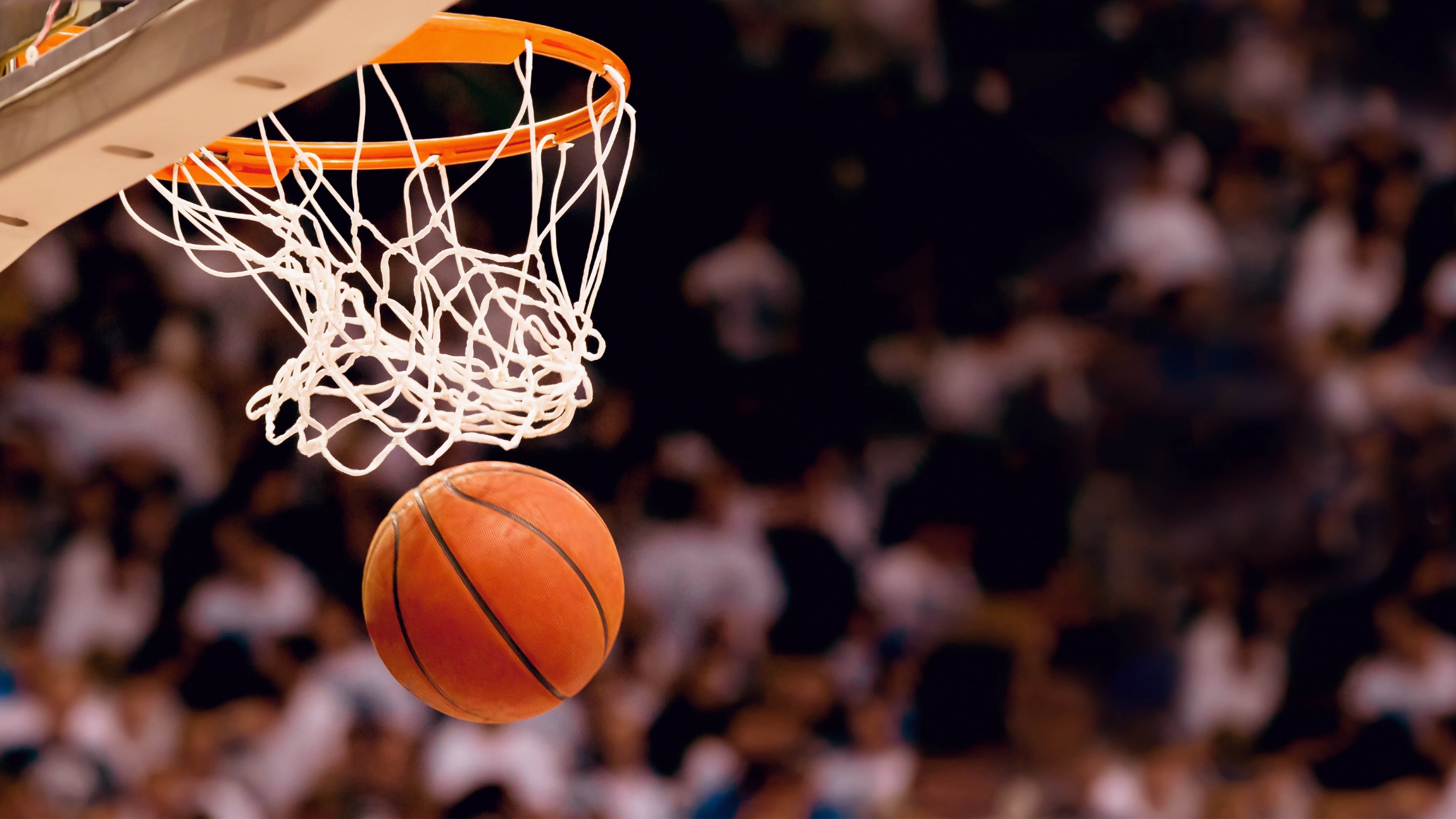 开云赛事集团-VAR判罚再掀波澜!拜仁对C罗点球悬案引爆足坛,裁判尺度成焦点,VAR争议再起,拜仁对C罗点球悬案引爆裁判尺度之争